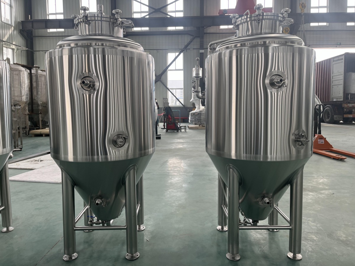 300L Fermentation tanks 300L Fermentation tanks